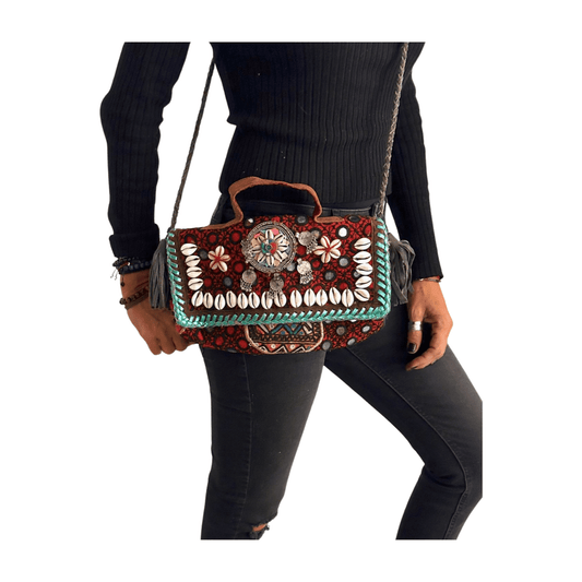 Bolso bohemio pequeño de piel con flecos y abalorios