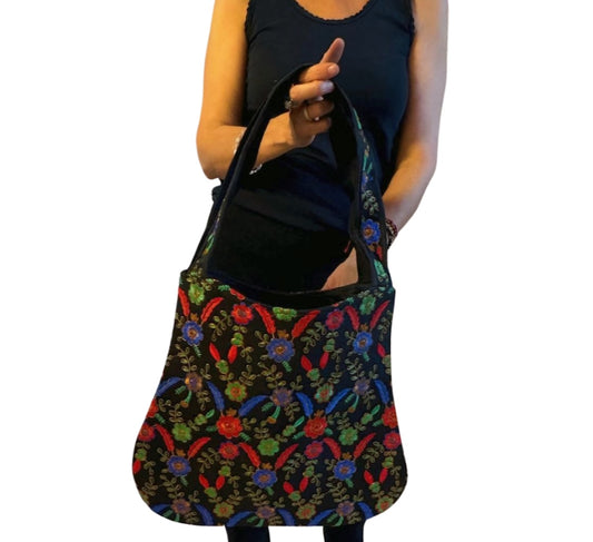 Bolso bohemio negro de terciopelo