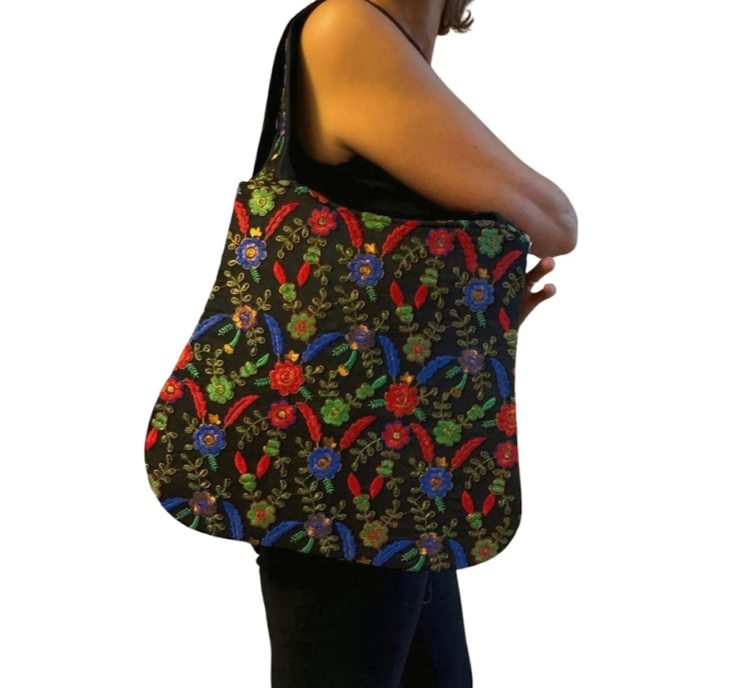 Bolso bohemio negro de terciopelo