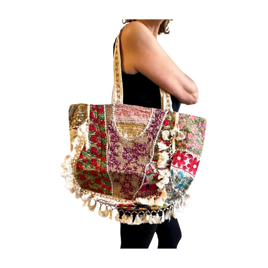 Bolso bohemio indio con pompones