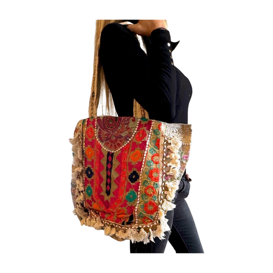 Bolso bohemio indio con pompones