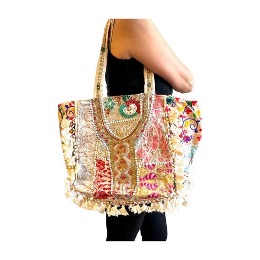 Bolso bohemio indio con pompones