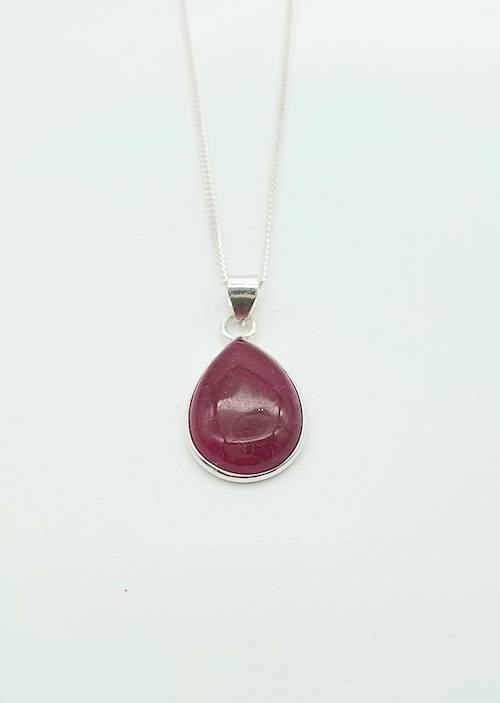 Colgante de plata con lágrima de rubí de Jaipur