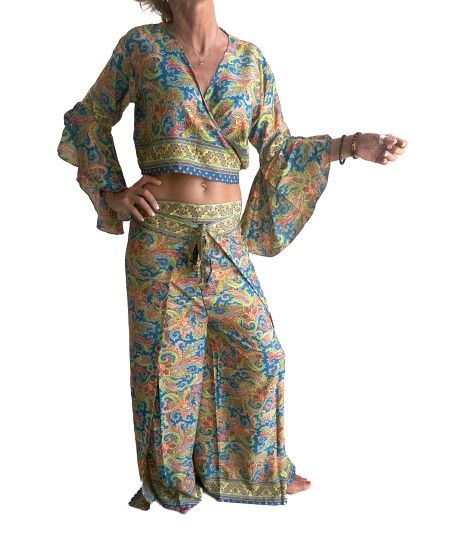 Conjunto de blusa y pantalón envolvente de seda india