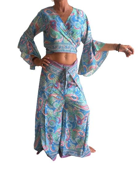 Conjunto de blusa y pantalón envolvente de seda india