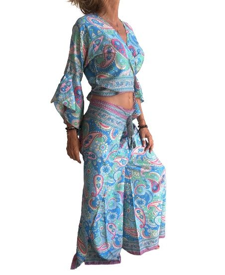 Conjunto de blusa y pantalón envolvente de seda india
