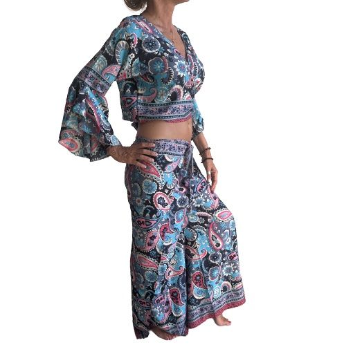 Conjunto de blusa y pantalón envolvente de seda india