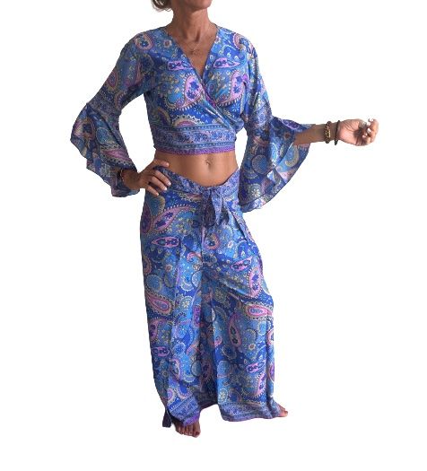 Conjunto de blusa y pantalón envolvente de seda india