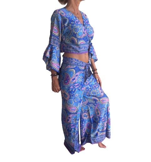 Conjunto de blusa y pantalón envolvente de seda india
