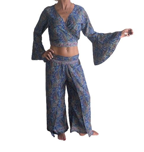 Conjunto de blusa y pantalón superpuesto de seda india