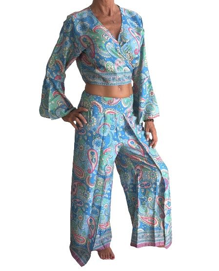 Conjunto de blusa y pantalón superpuesto de seda india