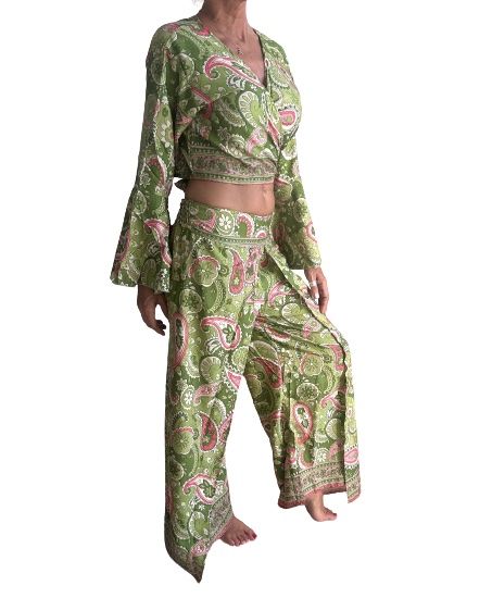 Conjunto de blusa y pantalón superpuesto de seda india