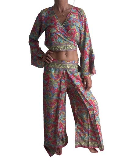 Conjunto de blusa y pantalón superpuesto de seda india