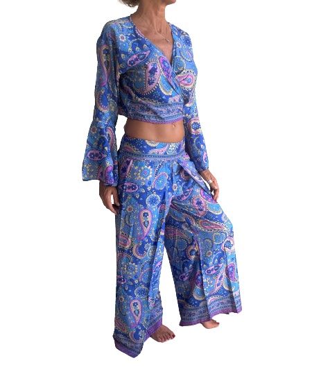 Conjunto de blusa y pantalón superpuesto de seda india