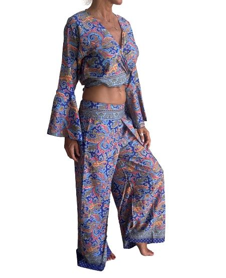Conjunto de blusa y pantalón superpuesto de seda india