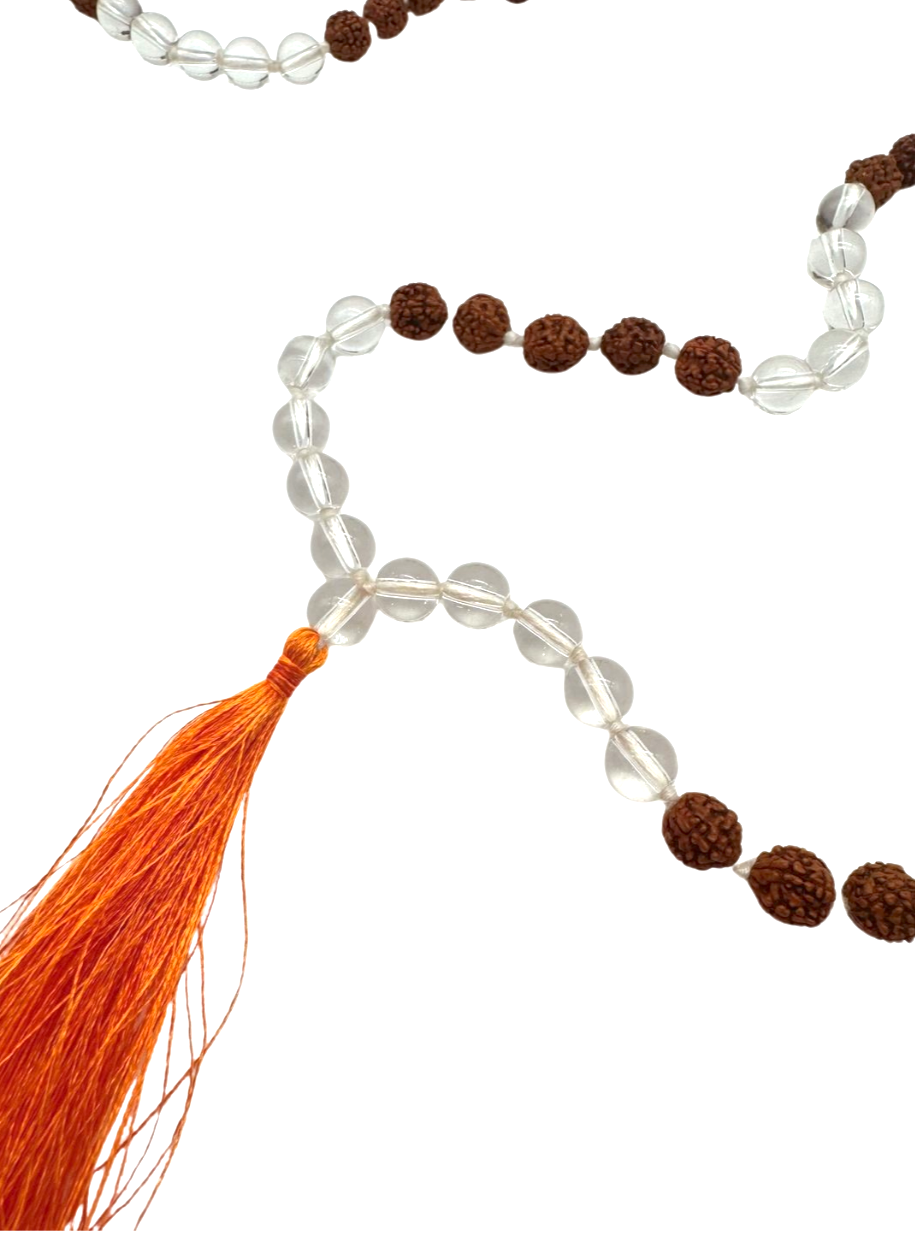 Mala de rudraksha y cuarzo blanco
