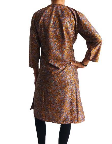 Kurta unisex indio de seda brillante marrón