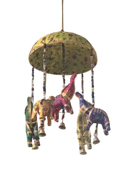 Móvil decorativo con elefantes