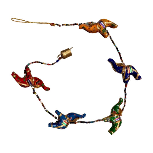 Móvil decorativo con elefantes colores