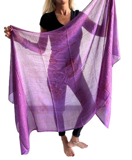Foulard morado estampado con mantra OM