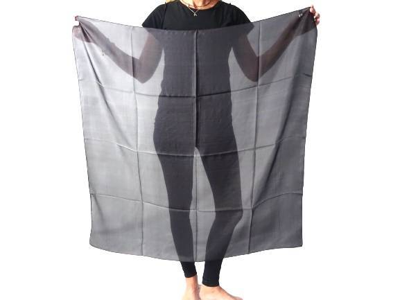 Pañuelo de seda negro de la India