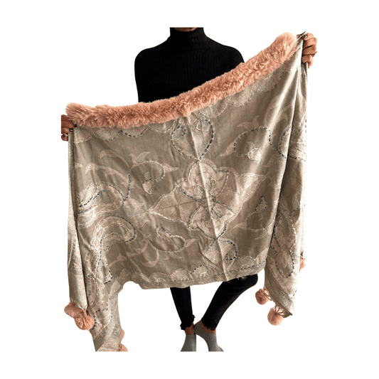 Pashmina de lana bordada con borlas y cuello de pelito-Modelo C