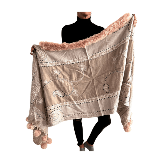 Pashmina de lana bordada con borlas y cuello de pelito-Modelo E