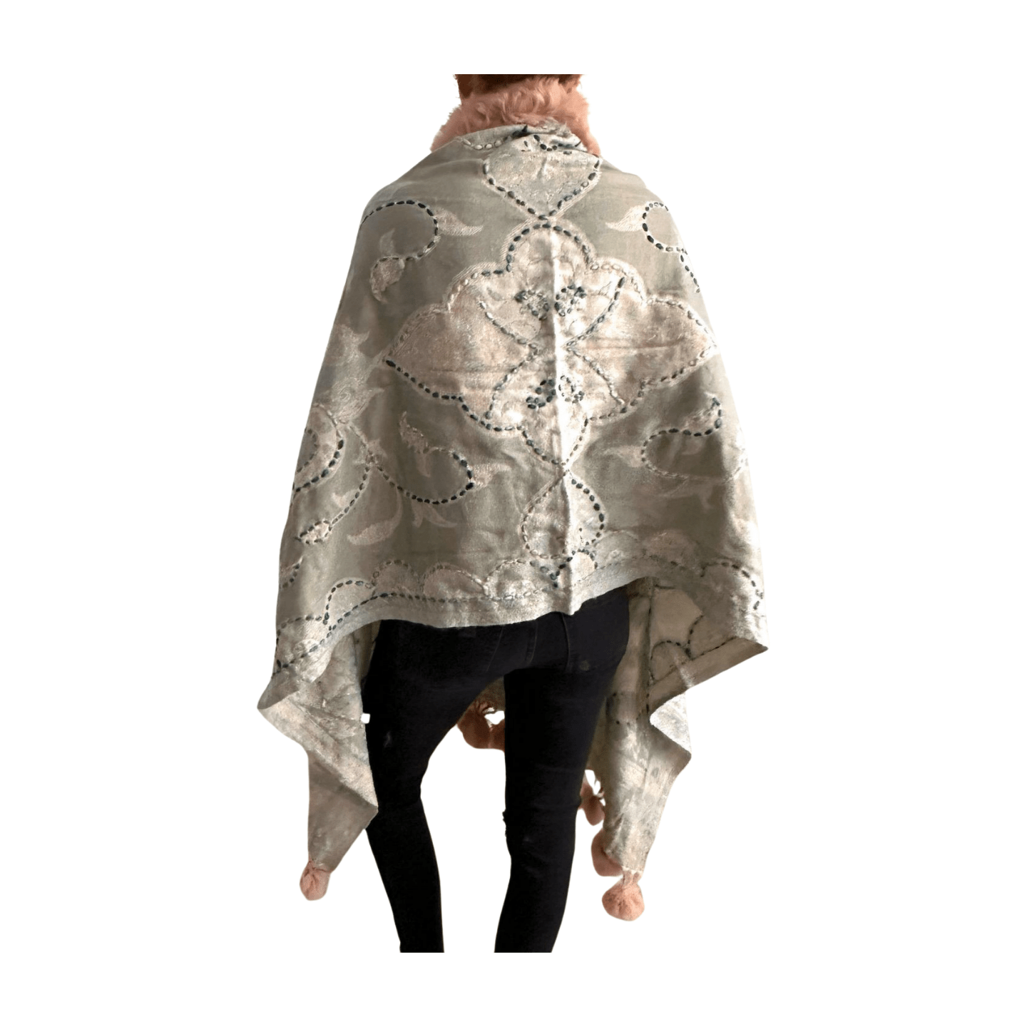 Pashmina de lana bordada con borlas y cuello de pelito-Modelo M