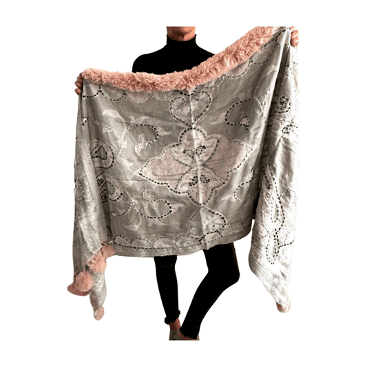 Pashmina de lana bordada con borlas y cuello de pelito-Modelo M