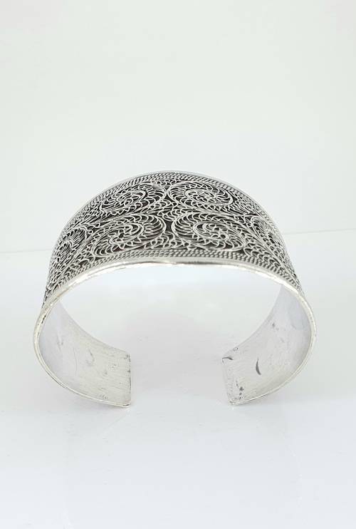 Pulsera ancha de plata rígida grabada