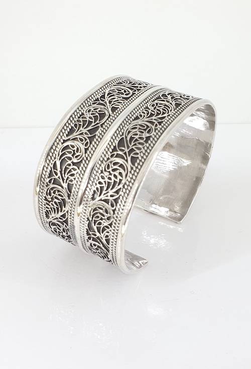 Pulsera rígida de plata grabada