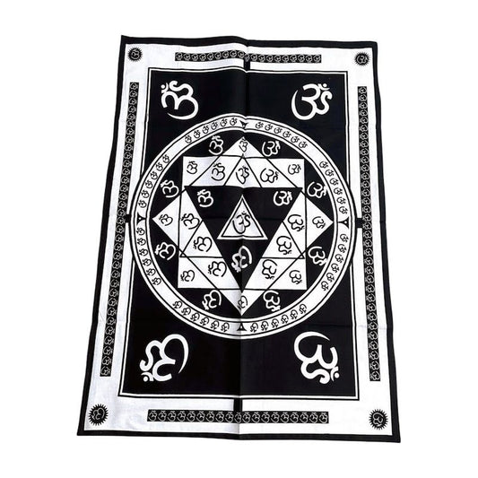 Tapiz indio blanco y negro con OM