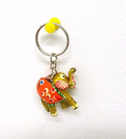 Llavero étnico con elefante con trompa hacia arriba