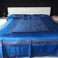 Colcha india de seda con bordado de florecitas