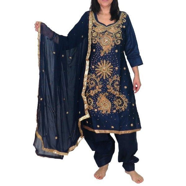 Conjunto punjabi de tres piezas con pedrería