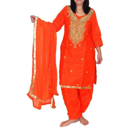 Conjunto punjabi de tres piezas con pedrería