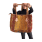 Bolso bohemio de piel con abalorios