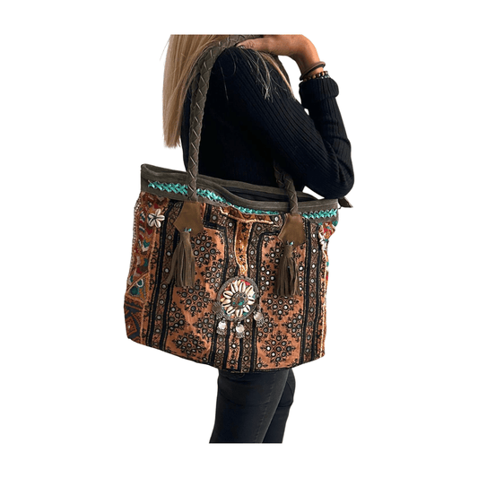 Bolso bohemio de piel con abalorios