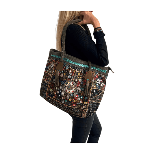 Bolso bohemio de piel con abalorios