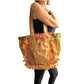 Bolso bohemio amarillo con pompones