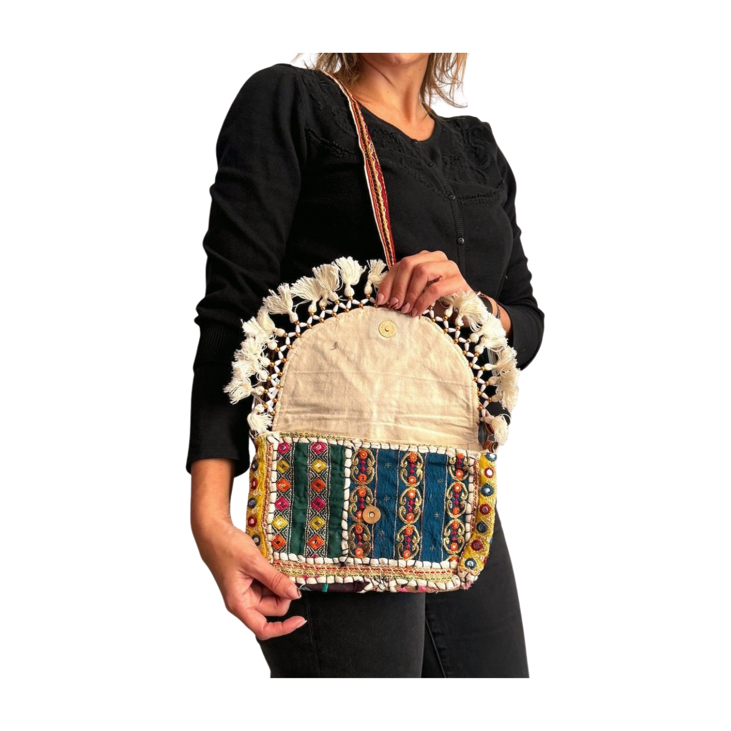 Bolso bohemio bandolera de patchwork con pompones
