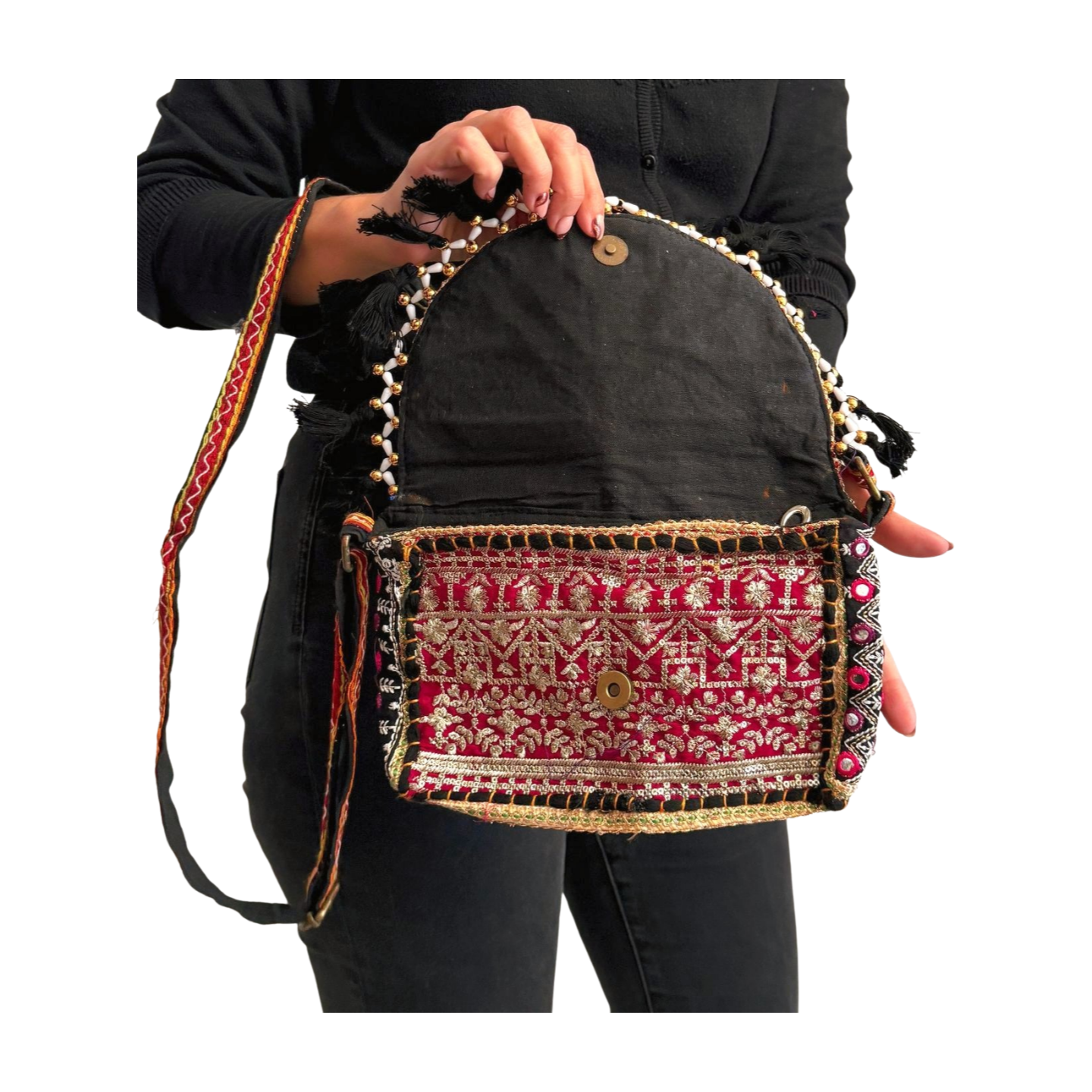 Bolso bohemio bandolera de patchwork con pompones