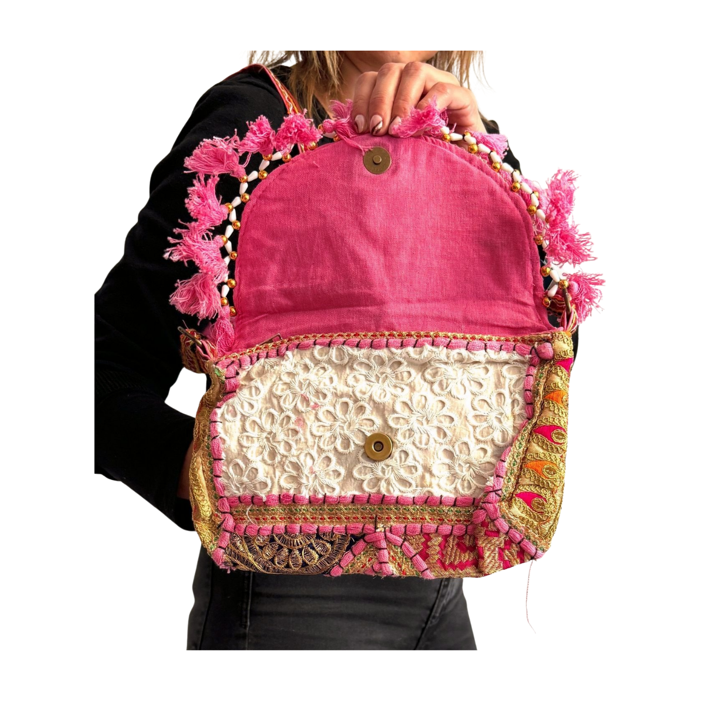 Bolso bohemio bandolera de patchwork con pompones