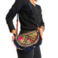 Bolso bohemio bandolera de patchwork con pompones
