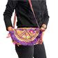 Bolso bohemio bandolera de patchwork con pompones