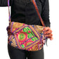 Bolso bohemio bandolera de patchwork con pompones