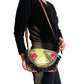 Bolso bohemio bandolera de patchwork con pompones