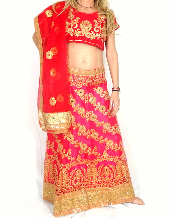 Conjunto Lengha choli y dupatta bordado fucsia y dorado
