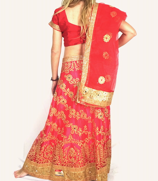 Conjunto Lengha choli y dupatta bordado fucsia y dorado