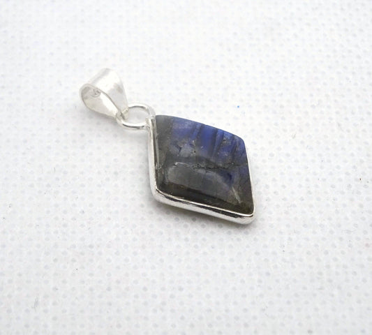 Colgante de plata rombo de labradorita